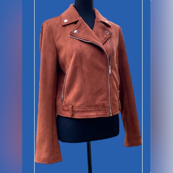 FOREVER 21
Jacket size M 
Brown color - front zipper - pocket - Picture 5 of 16